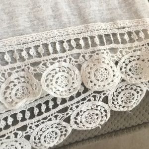 Misses 1X lightweight knit tunic top with lace